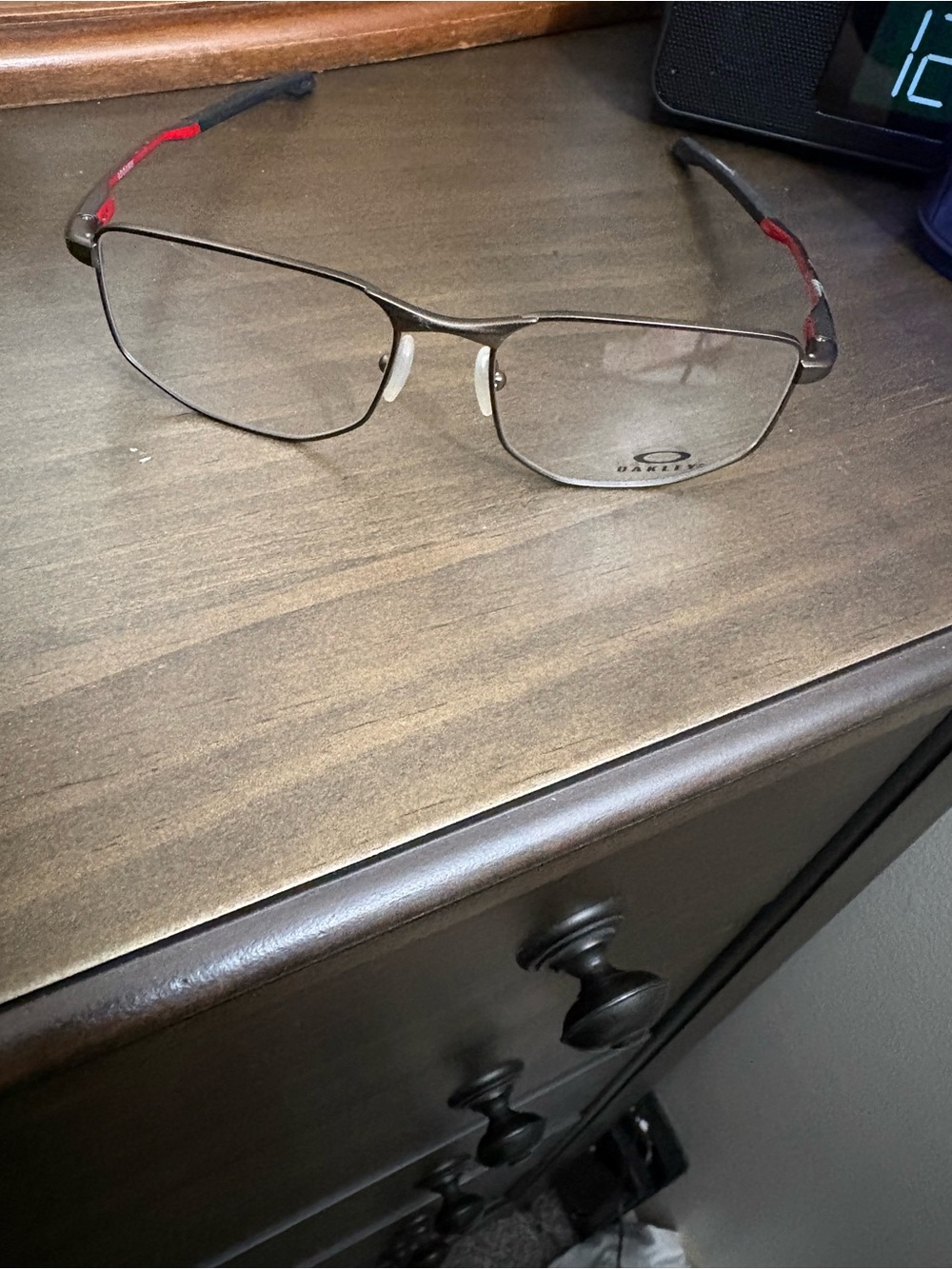 Oakley Men's Metal Frame Glasses in Gunmetal with Red Temples